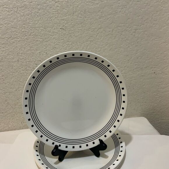 4 Corelle "CITY BLOCK" Dinner Plates White Black  10.25" - Picture 4 of 5